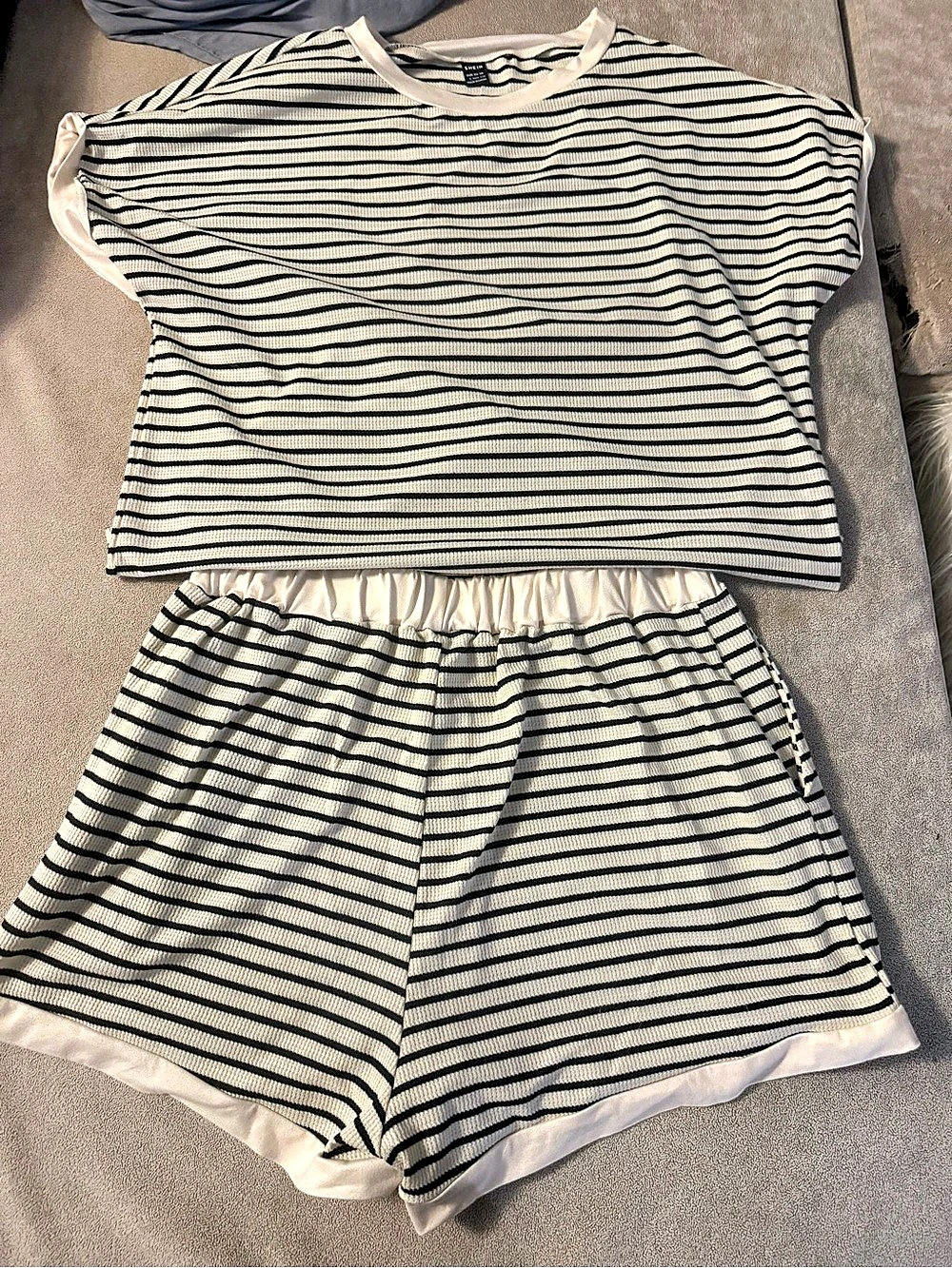 SHEIN Casual Striped Waffle Knit Matching Outfit Pajama Set White & Black Large